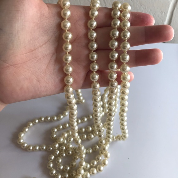 2 LONG PEARL NECKLACES - Picture 5 of 8
